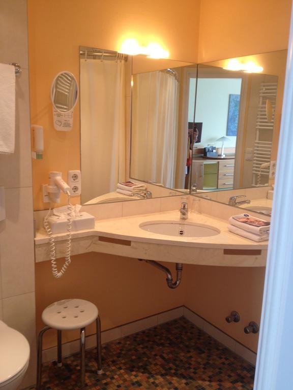 Nordseehotel Benser Hof Am Hafen Bensersiel Bilik gambar