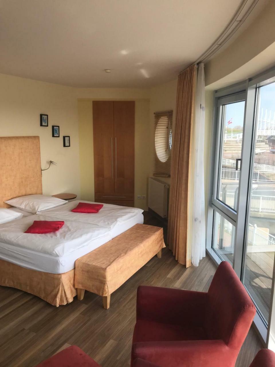 Nordseehotel Benser Hof Am Hafen Bensersiel Luaran gambar